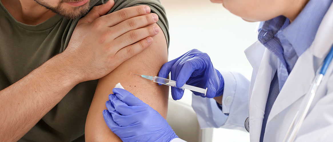 nurse giving a flu shot