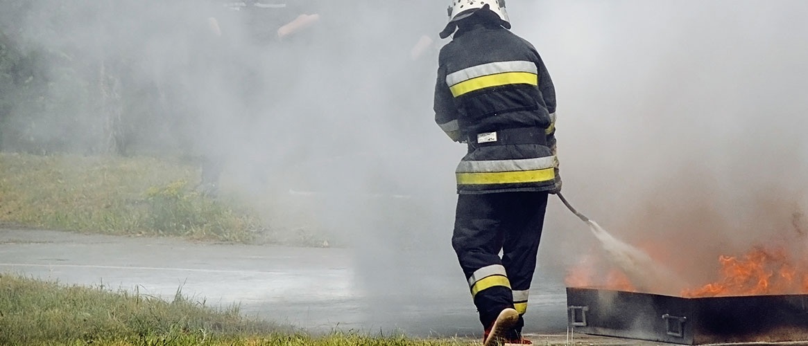Fire fighter using the PASS method with his fire extinguisher